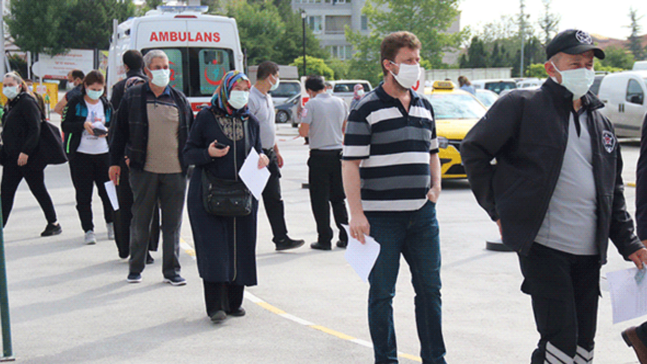 Eskişehir'de aşıya yoğun talep: Uzun kuyruklar oluştu