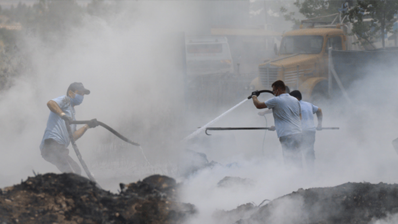 Eskişehir'de korkutan yangın: Bir anda kara dumanlar yükseldi...