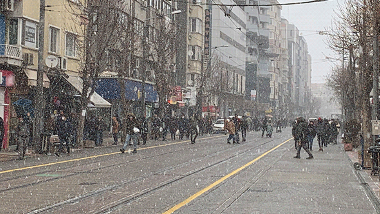 Eskişehir'de kar yağışı kısa sürdü
