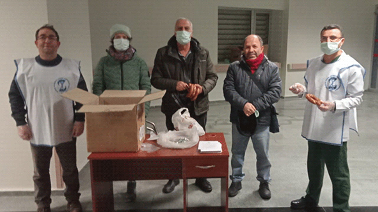 Eskişehir'de sağlıkçılardan simitli eylem