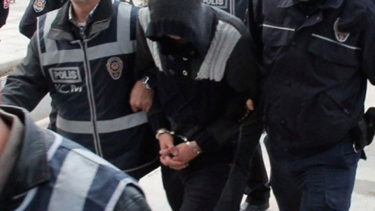 Bolvadin polisi aranması olan 32 kişiyi yakaladı