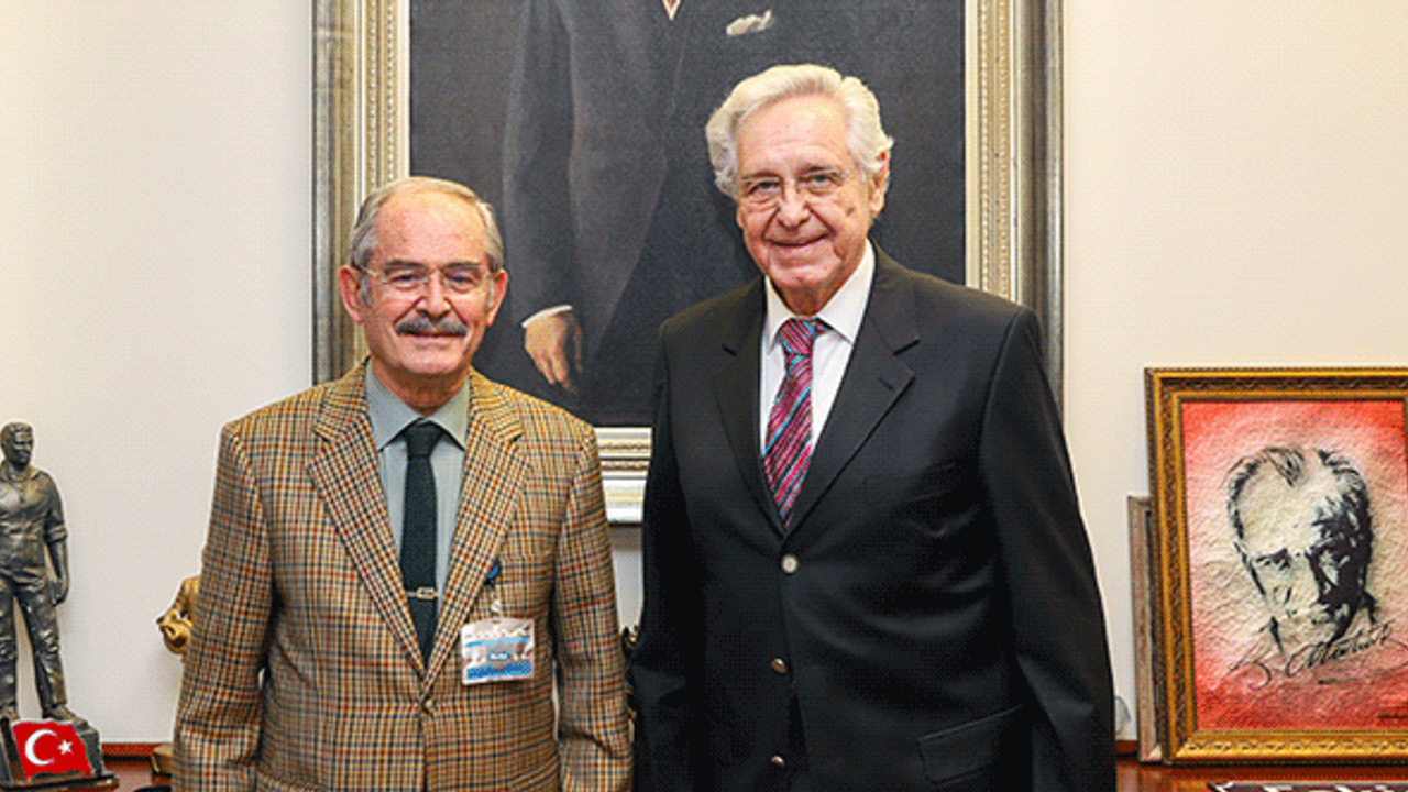 Eski rektör Başkan Büyükerşen'le bir araya geldi