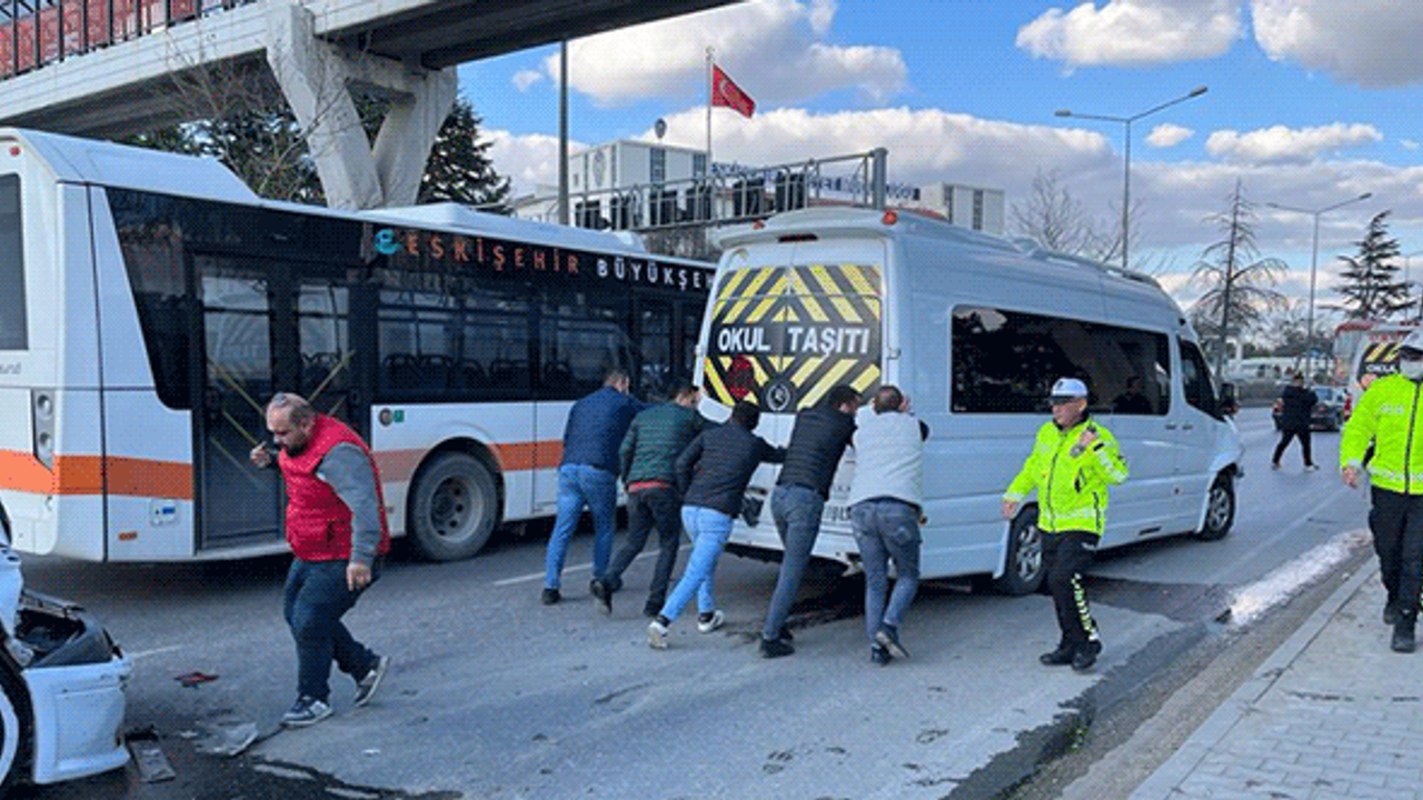 Eskişehir'de çevre yolunu kilitleyen kaza