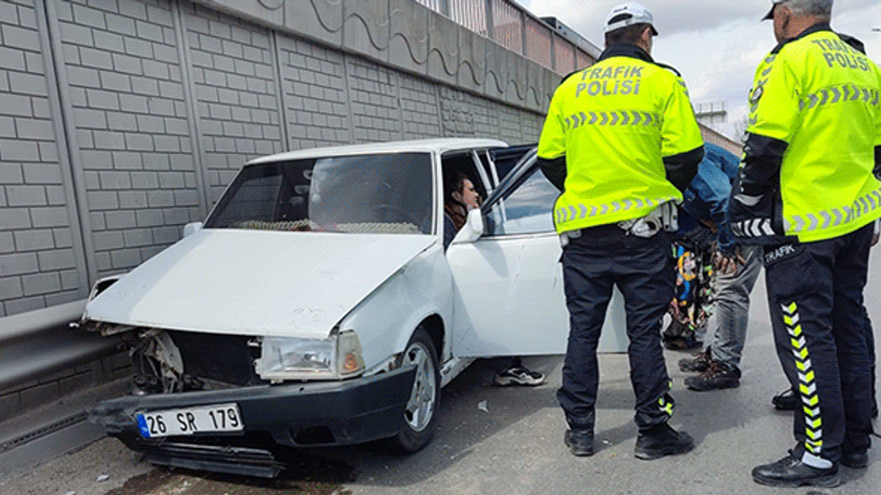 Eskişehir'de trafik kazası: Yaralanmadan kurtuldular