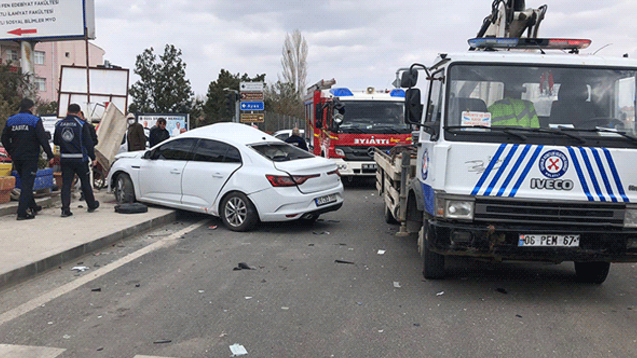 Eskişehir yolunda tır ile otomobil çarpıştı: 4 yaralı