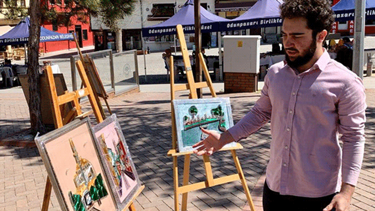 Genç sanatçı Eskişehir'i 'Filografi' sanatıyla birleştirdi