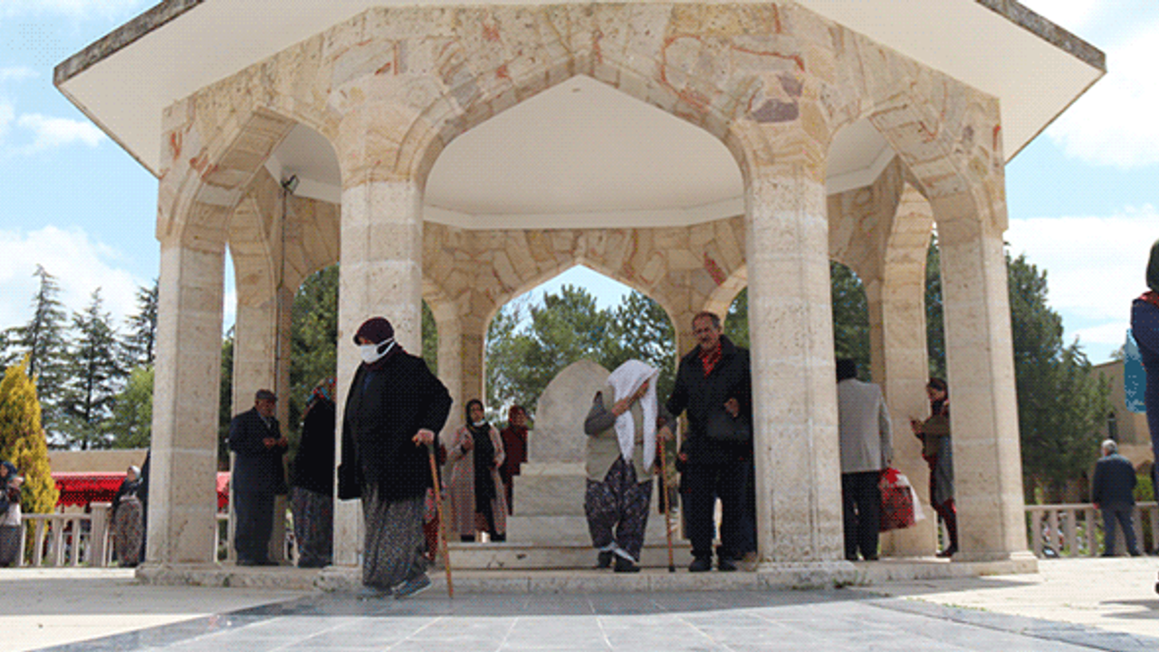 Eskişehir'de Yunus Emre ölüm yıldönümünde unutulmadı