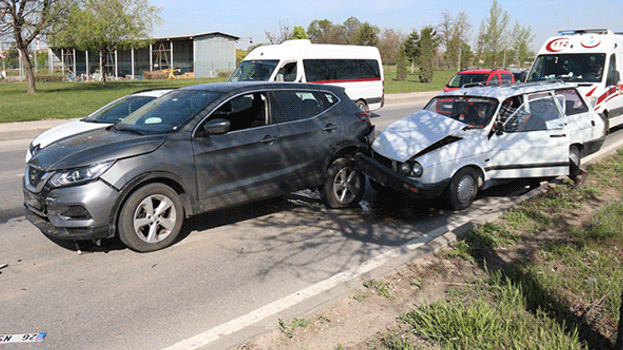 Eskişehir'de zincirleme trafik kazası: Yaralılar var