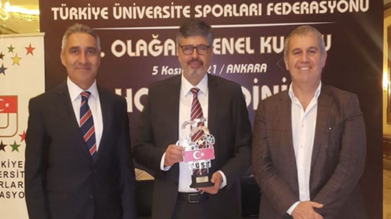 Anadolu Üniversitesi üçüncülük ödülünü aldı