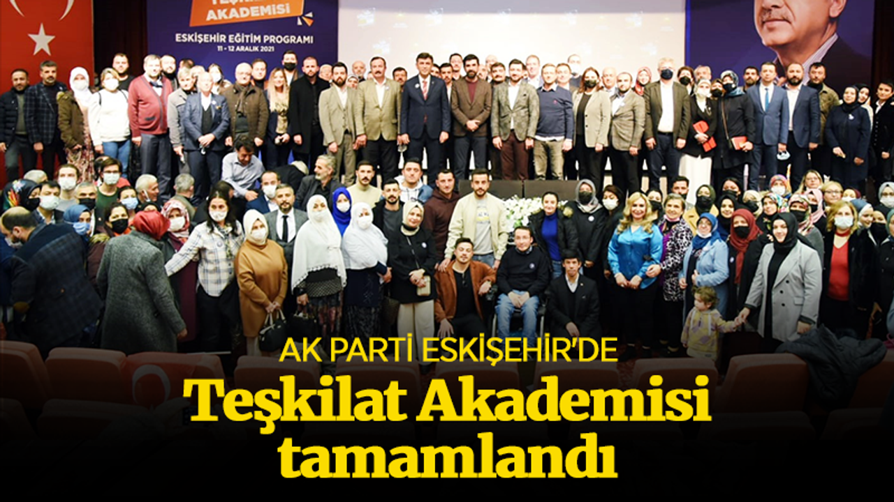 AK Parti Eskişehir'de Teşkilat Akademisi tamamlandı