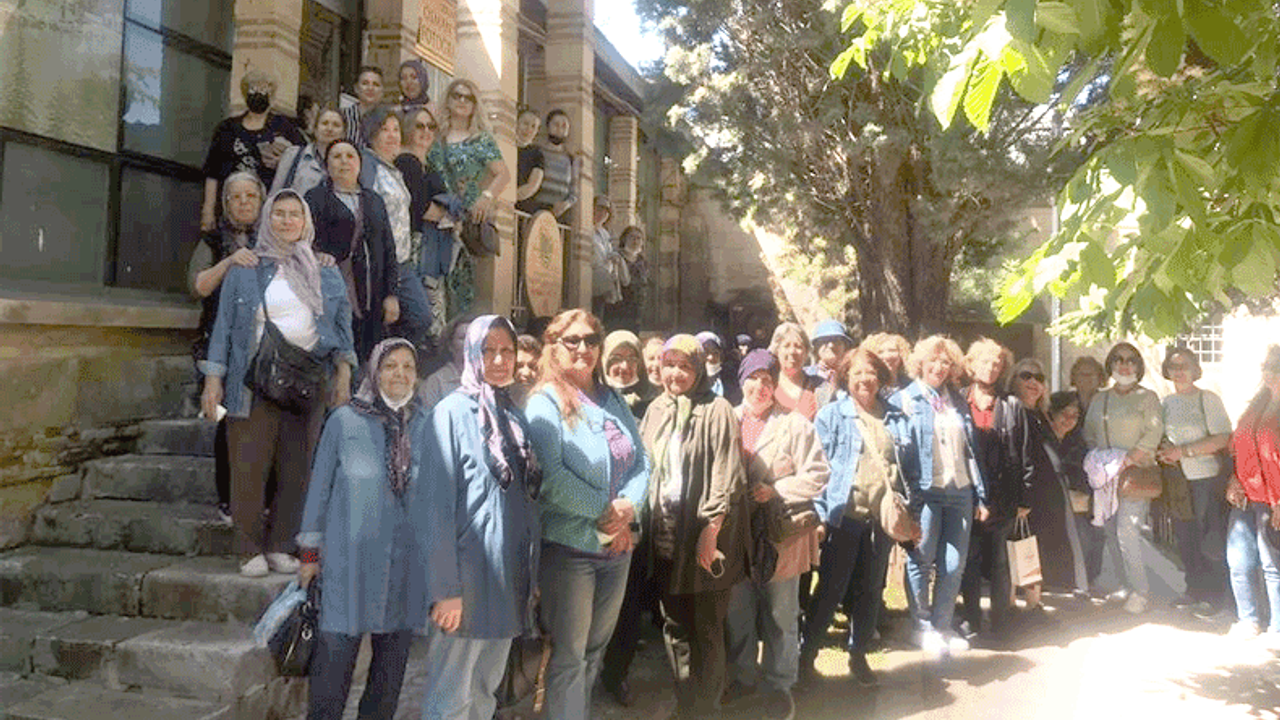 Eskişehir'de kursiyer kadınlardan tarihi gezi