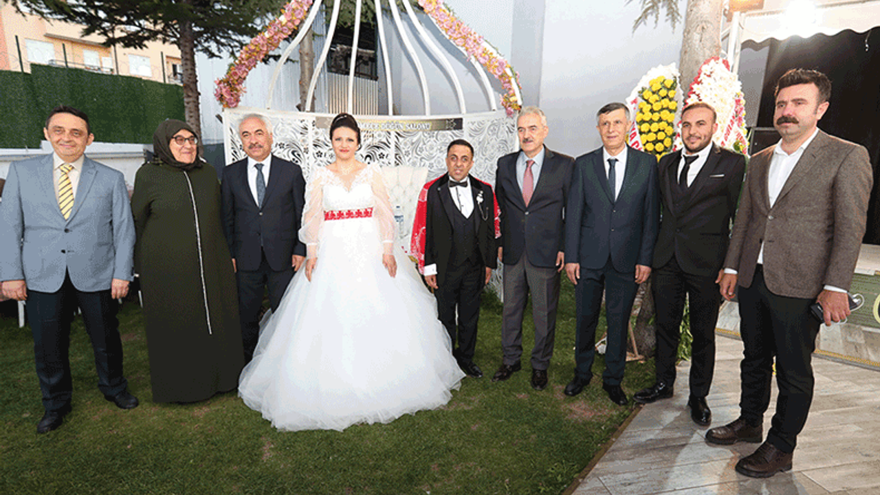 Eskişehir'de Vali Ayyıldız ve Bakan Yardımcısı Ersoy, şehit kardeşinin düğününe katıldı