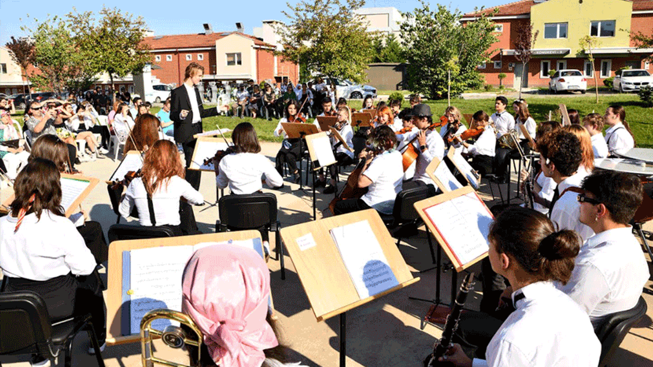 Eskişehir'de İki Elin Sesi Var Senfonisi açık havada büyüledi