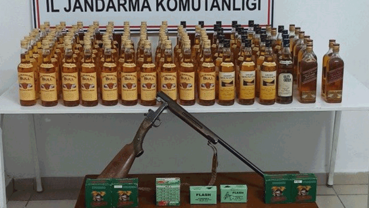 Eskişehir'de onlarca şişe kaçak alkollü içki ele geçirildi
