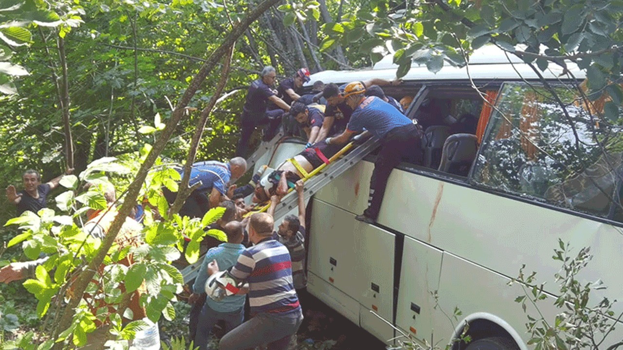 Kütahya'da tur otobüsü kaza yaptı: 5 ölü 35 yaralı