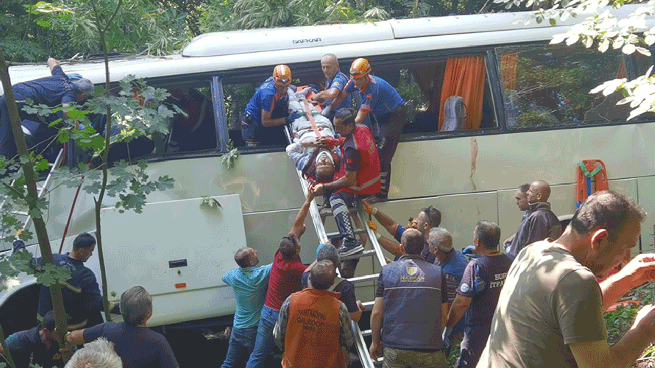Tur otobüsü kazasında ölenlerin kimlikleri belli oldu