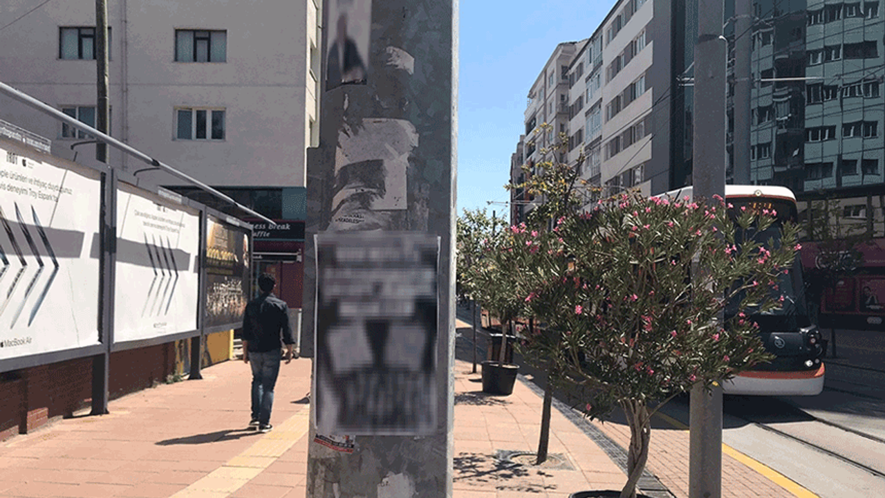 Eskişehir'de elektrik direkleri reklam panosuna döndü