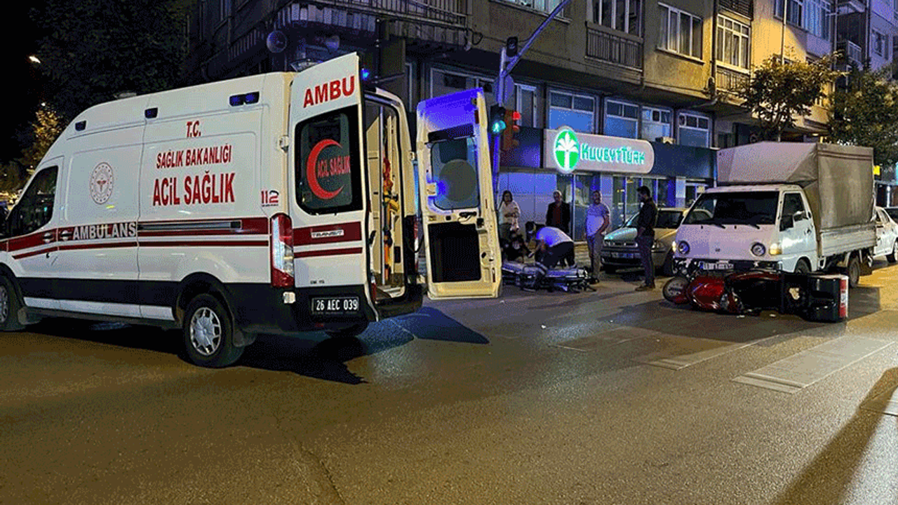 Eskişehir'de kamyonetin çarptığı motosiklet sürücüsü yaralandı