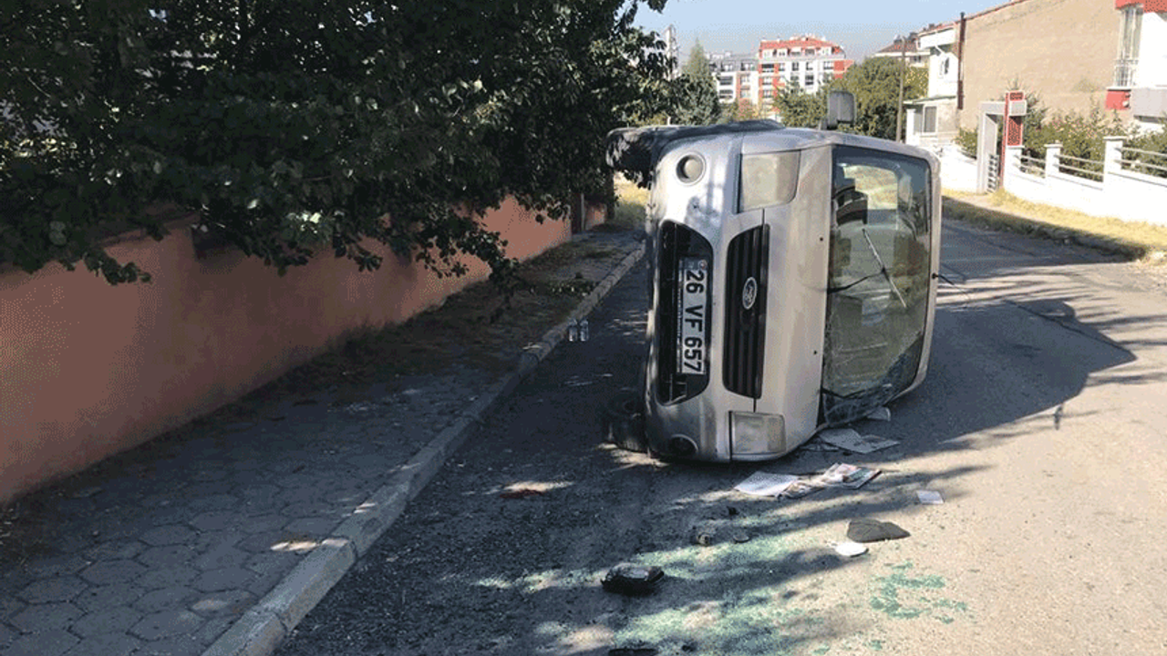 Eskişehir'de kaza! Otomobil yan yattı: Bir yaralı