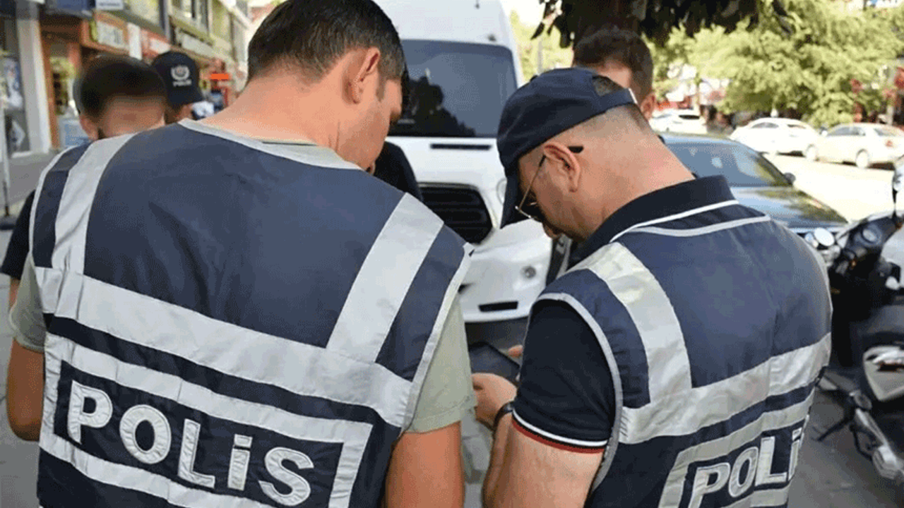 Eskişehir'de silah ve uyuşturucularla yakalandılar