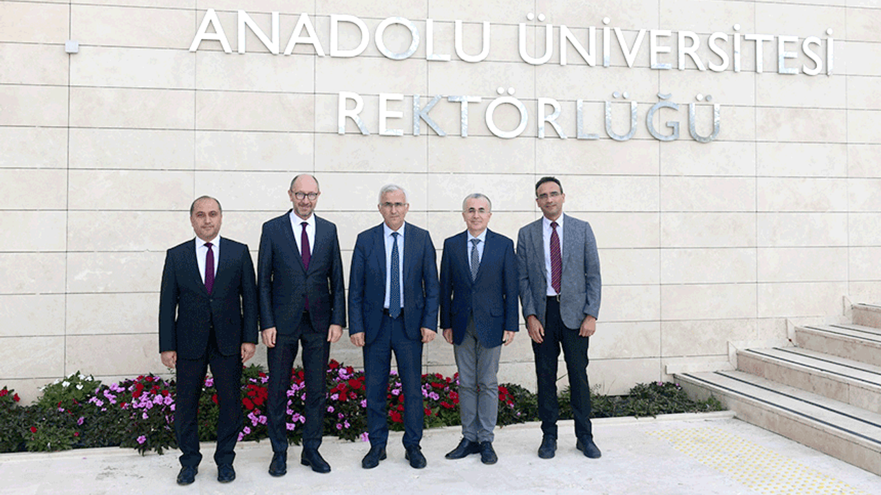 ESOGÜ Rektörü Prof. Dr. Çolak'tan Anadolu Üniversitesi'ne ziyaret