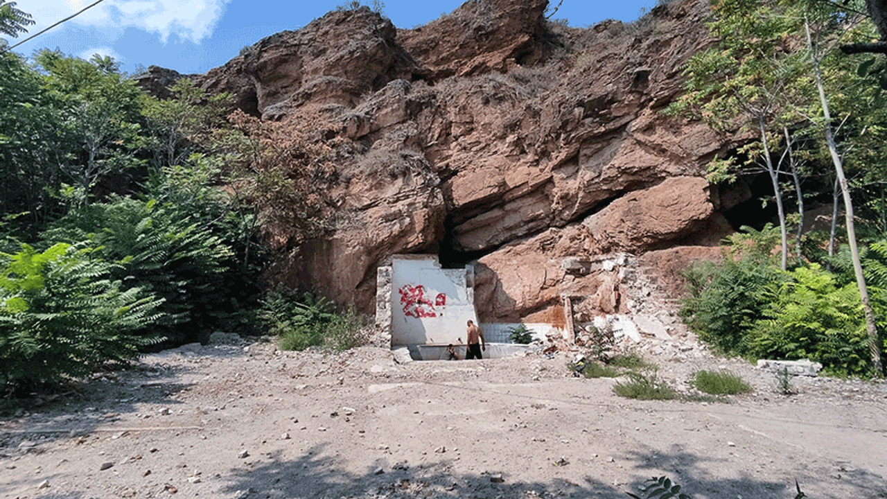 Eskişehir'de tarihi hamamın suyu şifa arayanların uğrak noktası