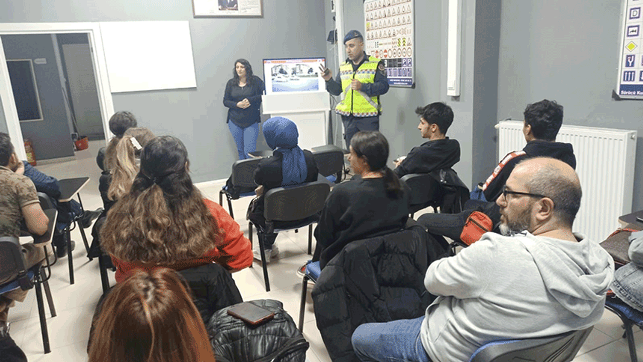 Eskişehir'de sürücü adaylarına son ders jandarmadan