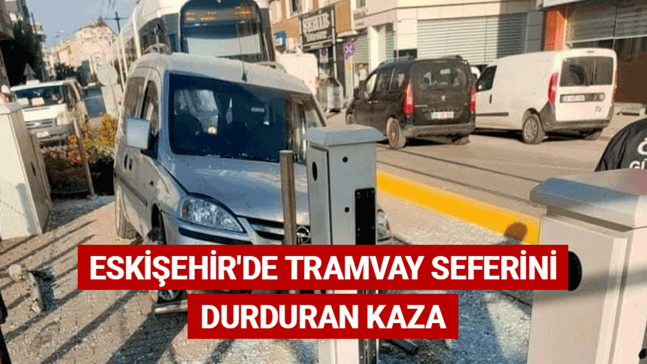 Eskişehir'de tramvay seferini durduran kaza