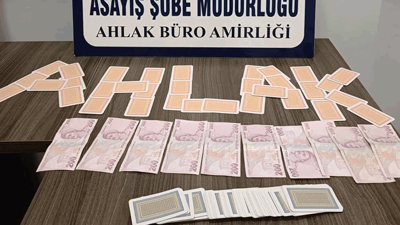 Kütahya'da kumar baskını! 5 kişiye 9 bin para cezası