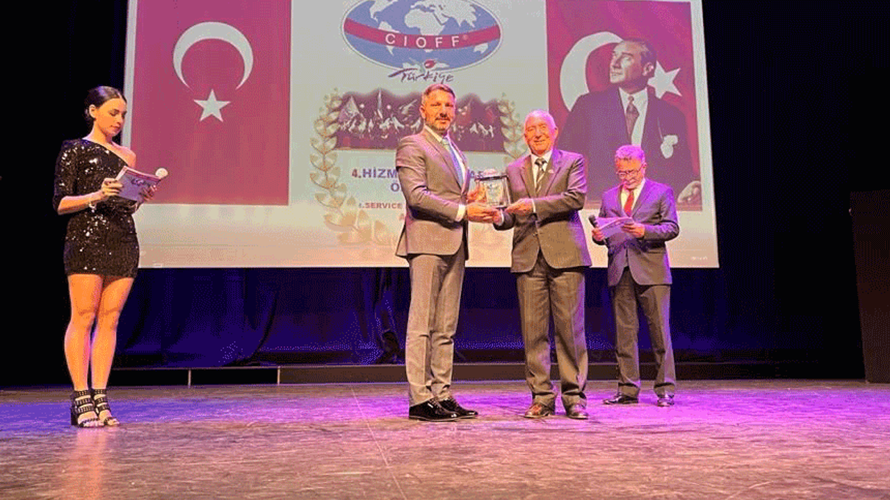 Sivrihisar ve Başkan Yüzügüllü İstanbul'dan ödülle döndü