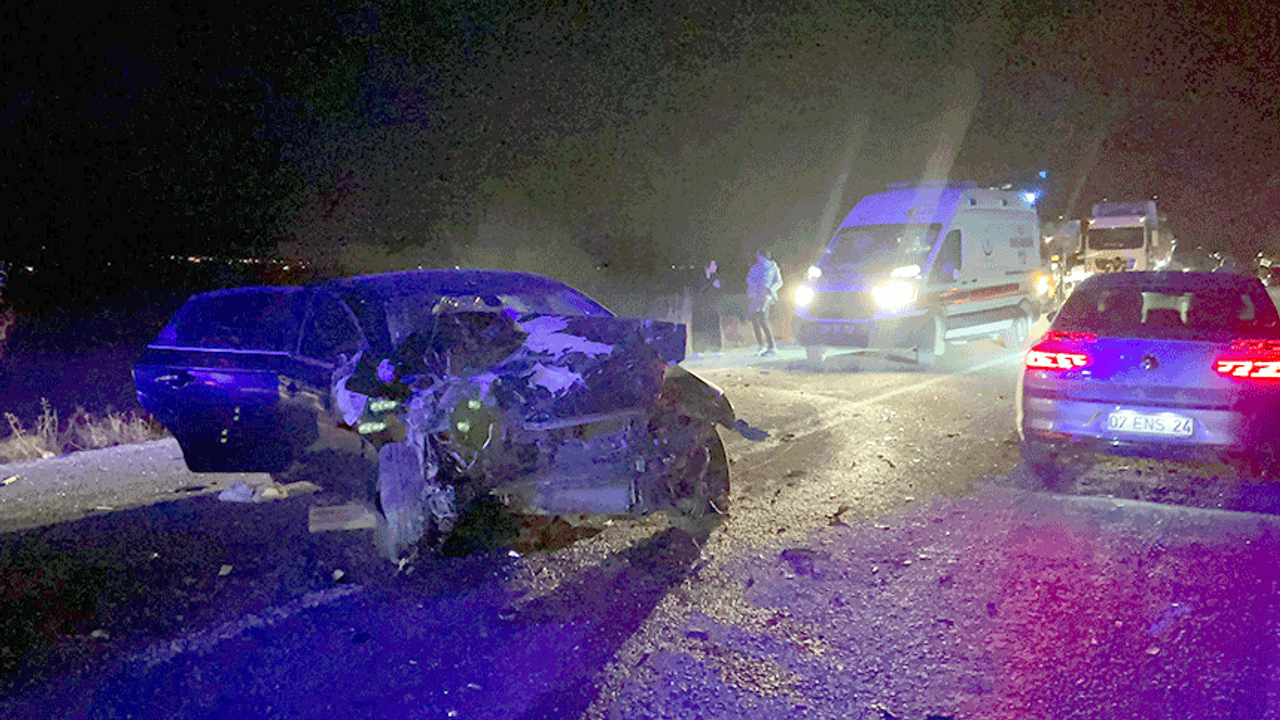 Afyonkarahisar'da trafik kazası: 2 ölü, 5 yaralı