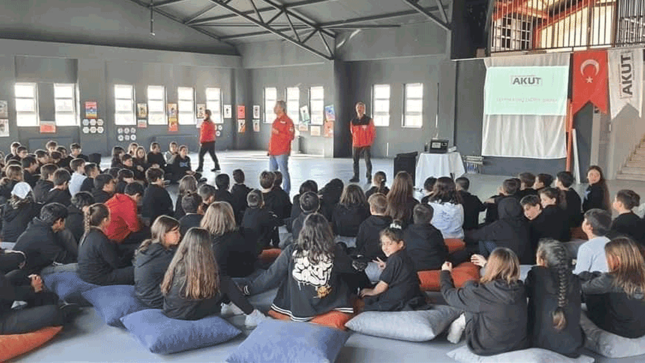 Eskişehir'de ortaokul öğrencilerine deprem semineri