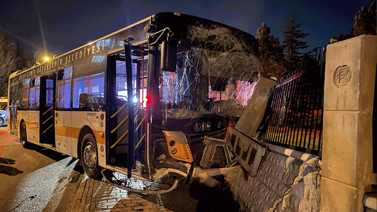 Eskişehir'de otobüsle otomobil çarpıştı: Çok sayıda yaralı var