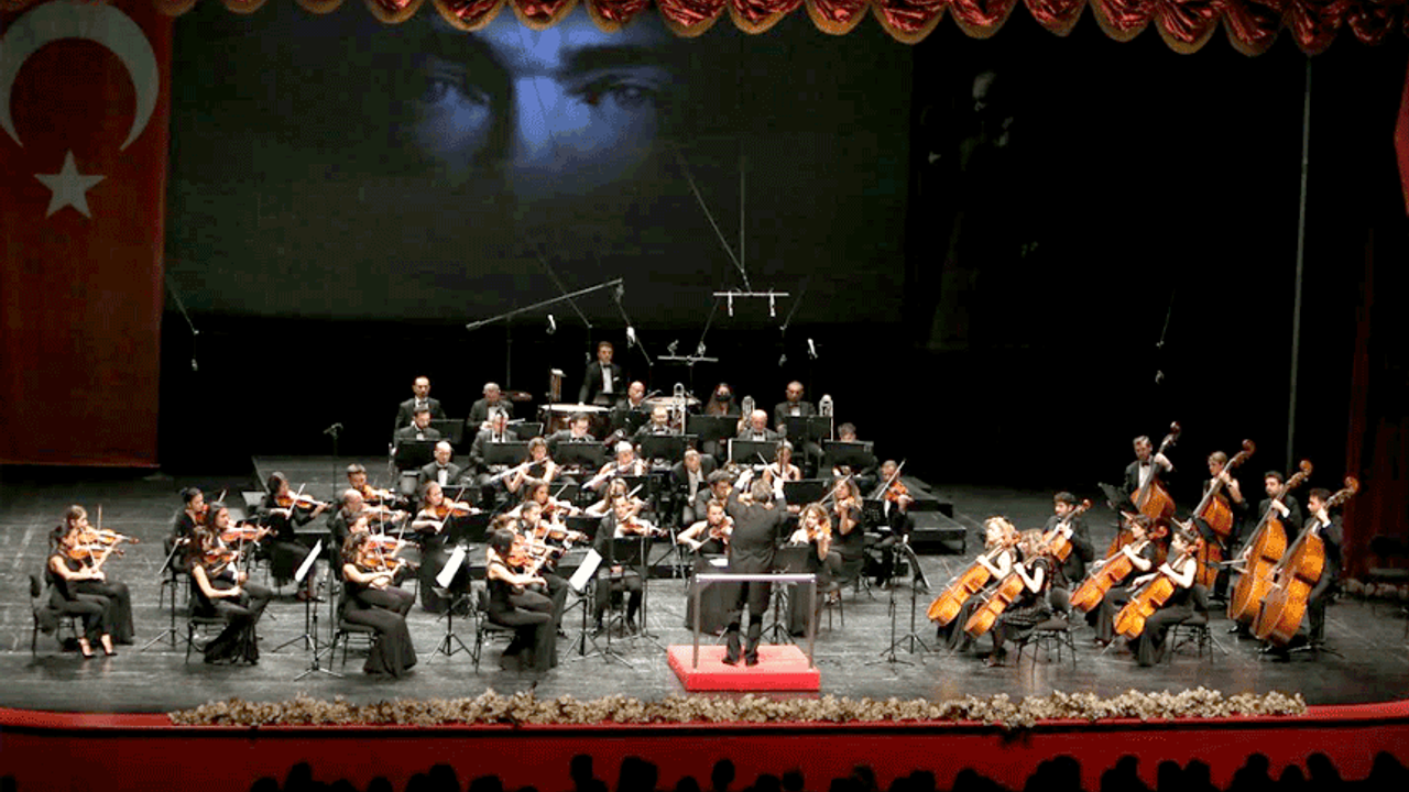 Eskişehir'de Senfoni Orkestrası Atatürk için çaldı
