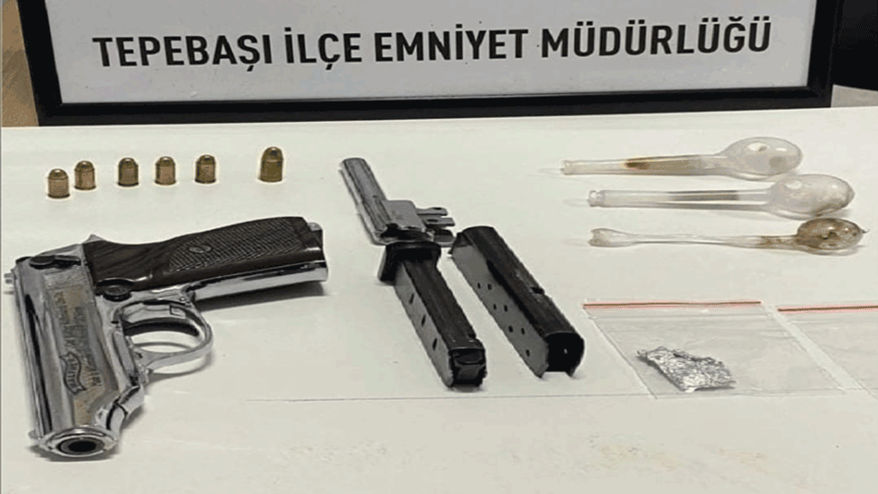 Eskişehir'de silah ve uyuşturucu madde ile yakalandı