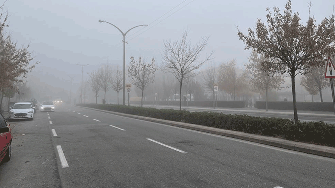 Eskişehir'de yüksek bölgeler güne sis altında başladı