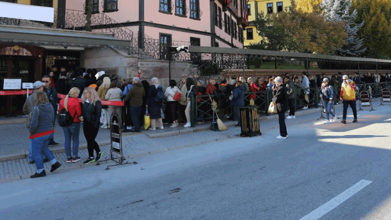Soğuk havaya rağmen Eskişehir'e turist akını sürüyor