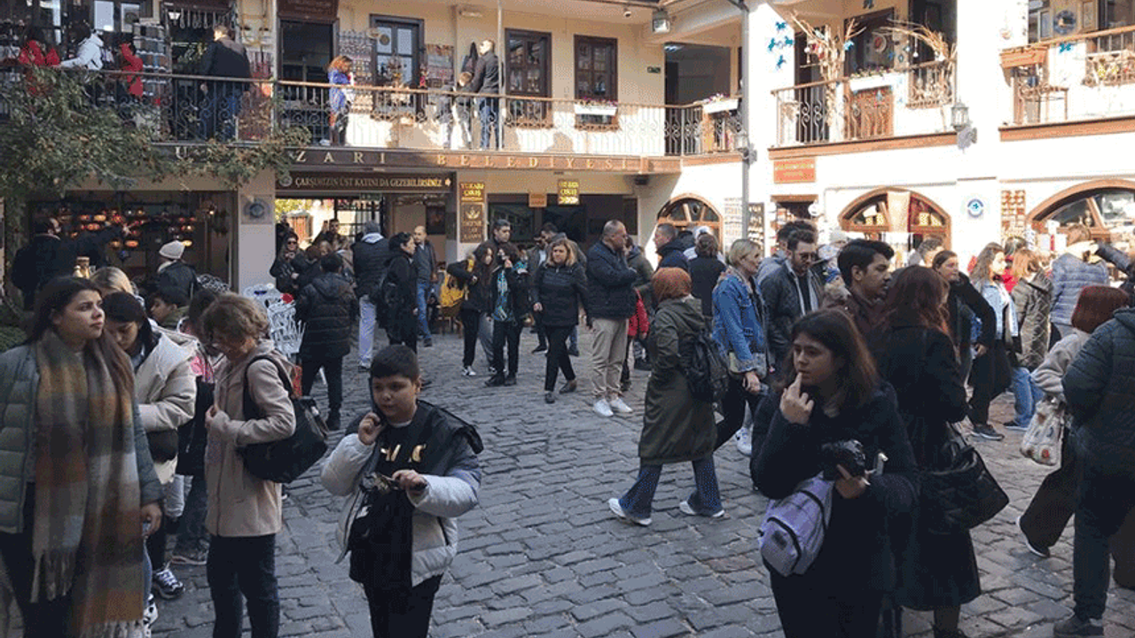 Turistler Eskişehir'in tarihi çarşısına akın etti