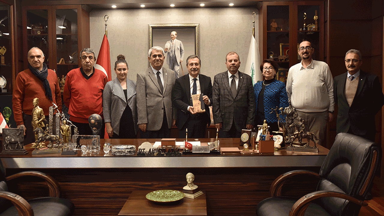 Atatürkçü Düşünce Derneği'nden Ahmet Ataç'a ziyaret