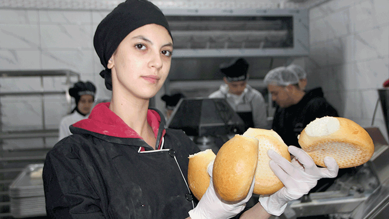 Bu öğrenciler günlük 10 bin ekmek üretmeyi hedefliyor