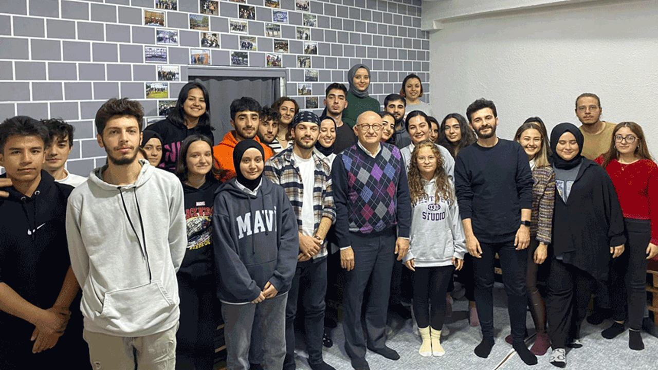 CHP'li Çakırözer'den öğrencilere "İkametinizi Eskişehir'e alın" çağrısı