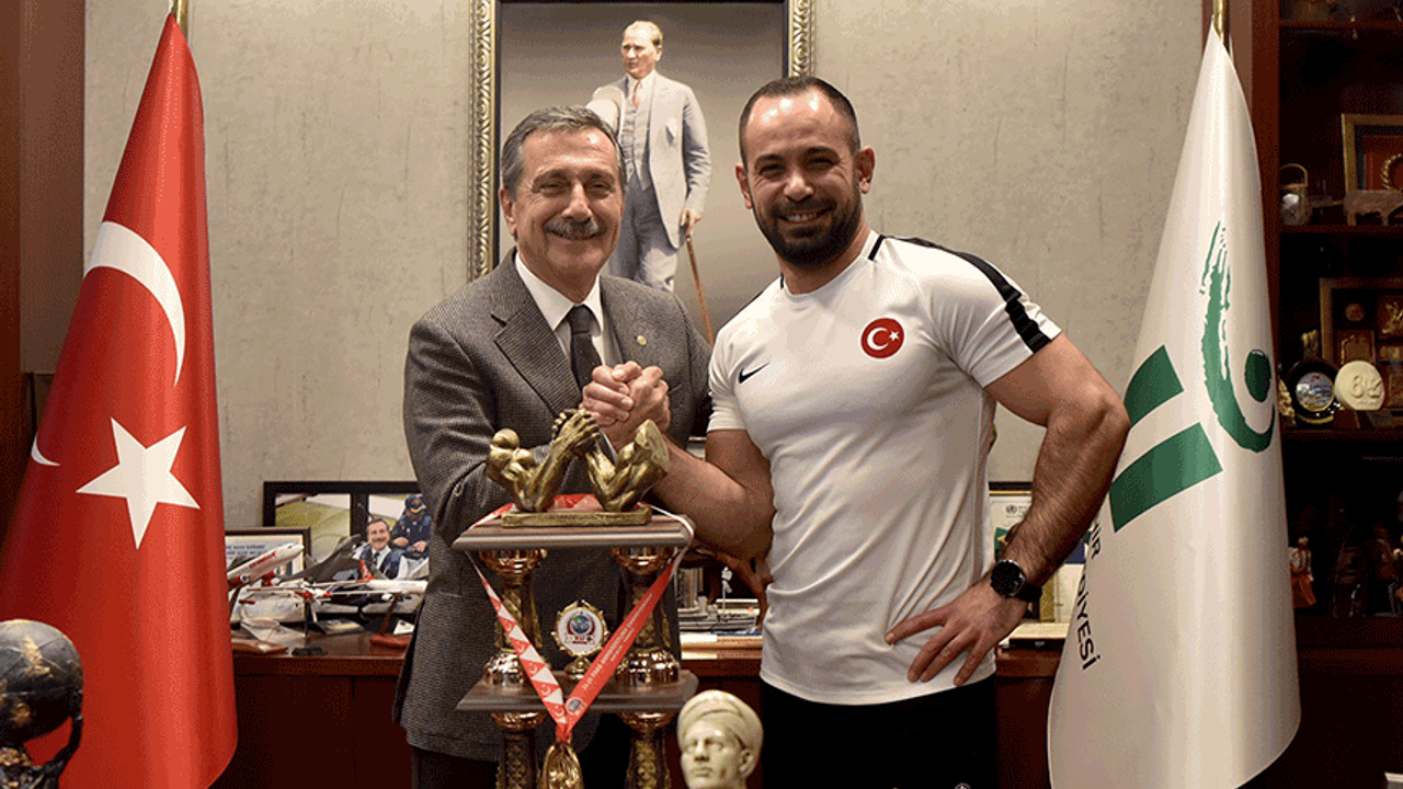 Dünya şampiyonu Arslan'dan Başkan Ataç'a ziyaret