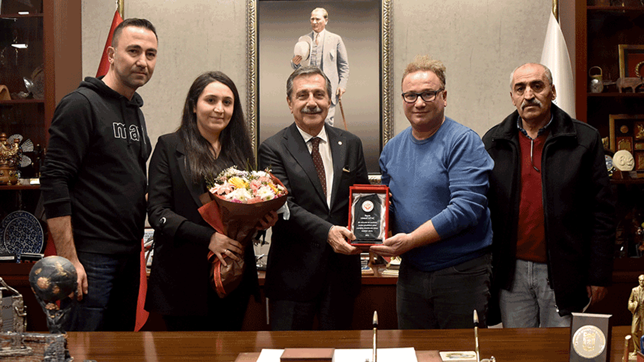 Eskişehir'de gönüllülerden Başkan Ahmet Ataç'a teşekkür