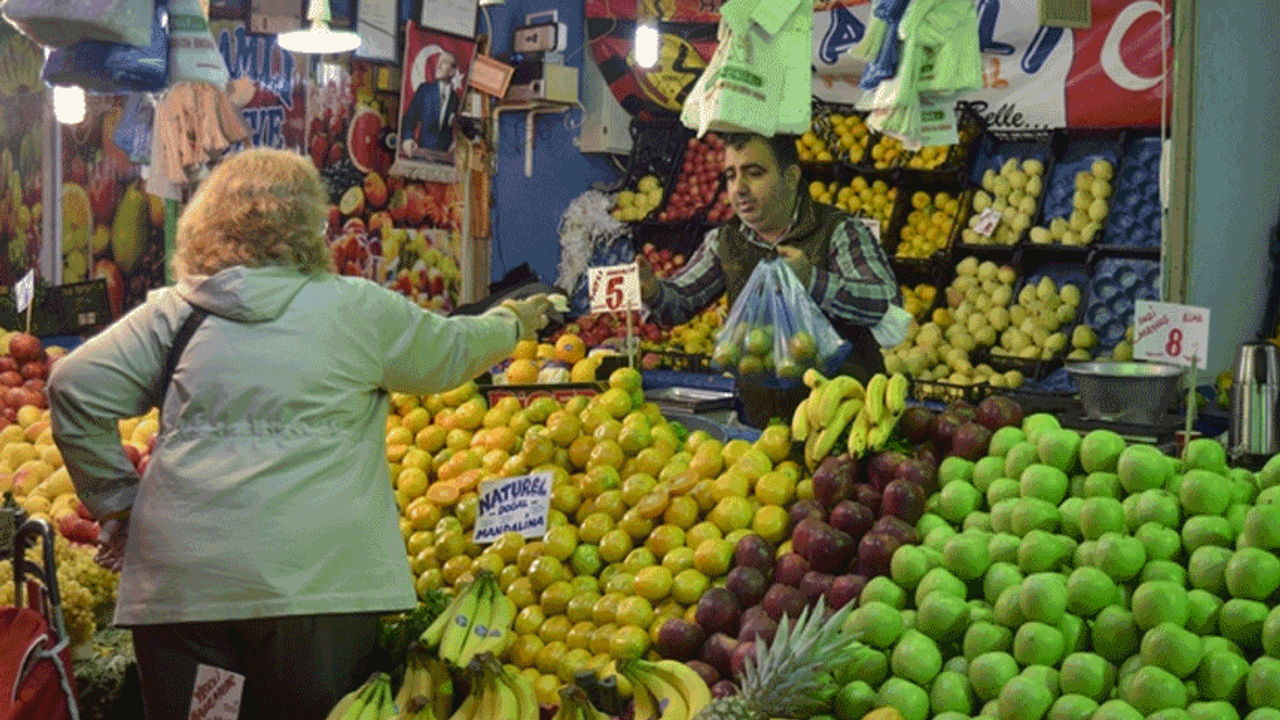 Eskişehir'de semt pazarları yarı yarıya ucuz
