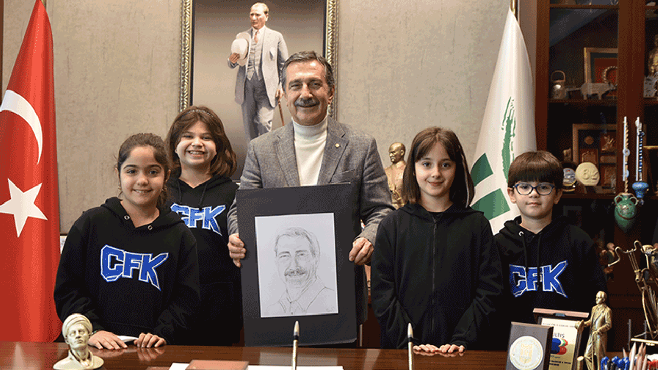 Eskişehir'de öğrencilerden Başkan Ataç'a anlamlı hediye