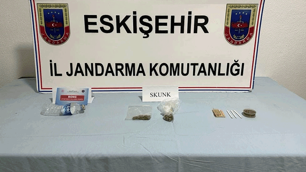 Eskişehir'de jandarmaya uyuşturucuyla yakalandılar