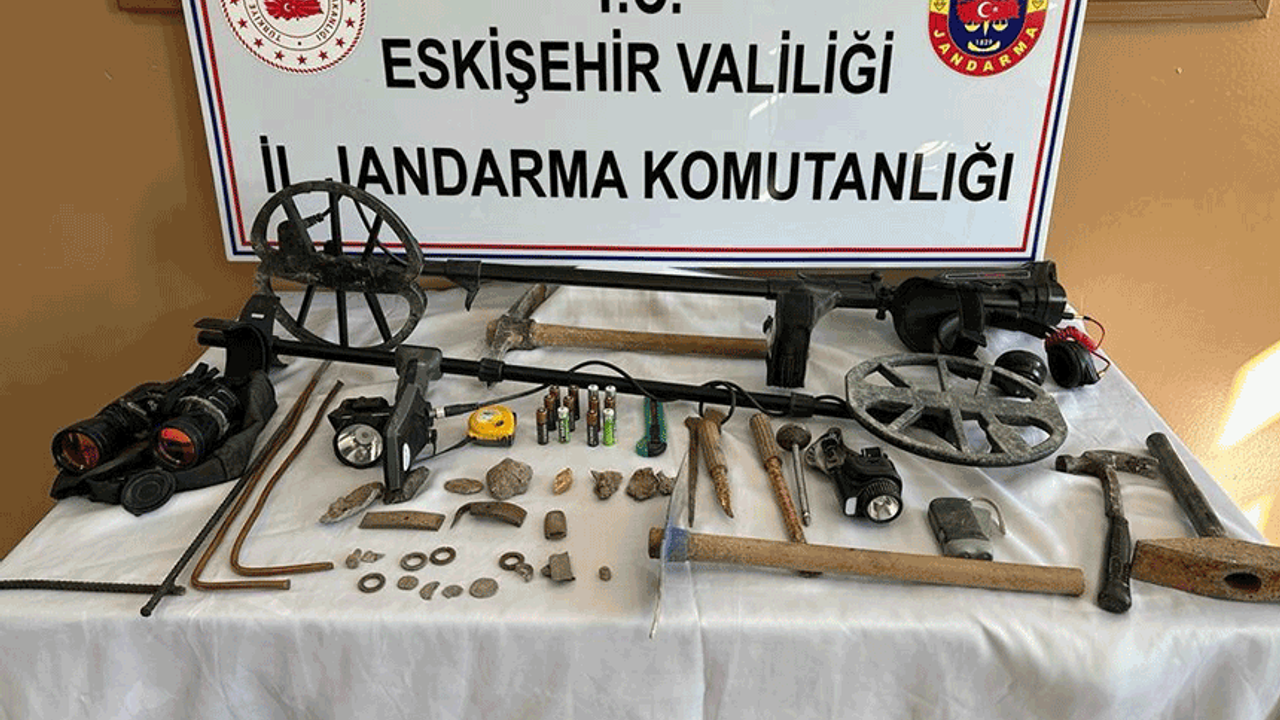 Eskişehir'de jandarma ekiplerine suç üstü yakalandılar