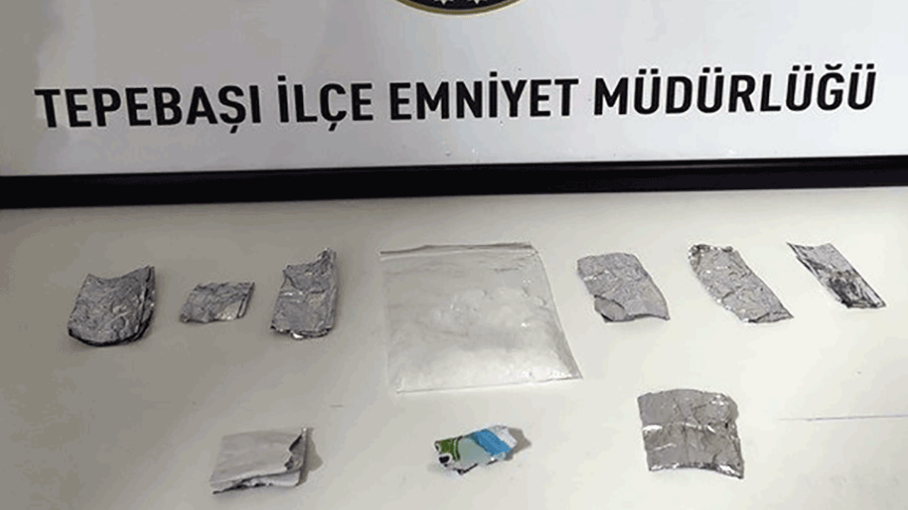 Eskişehir'de polis şüphelendi! Üzerinde uyuşturucuyla yakalandı