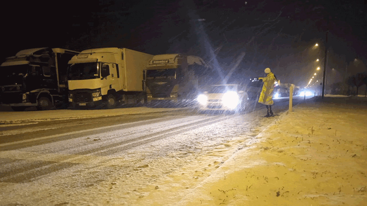 Afyonkarahisar-Antalya yolu tır geçişine kapatıldı