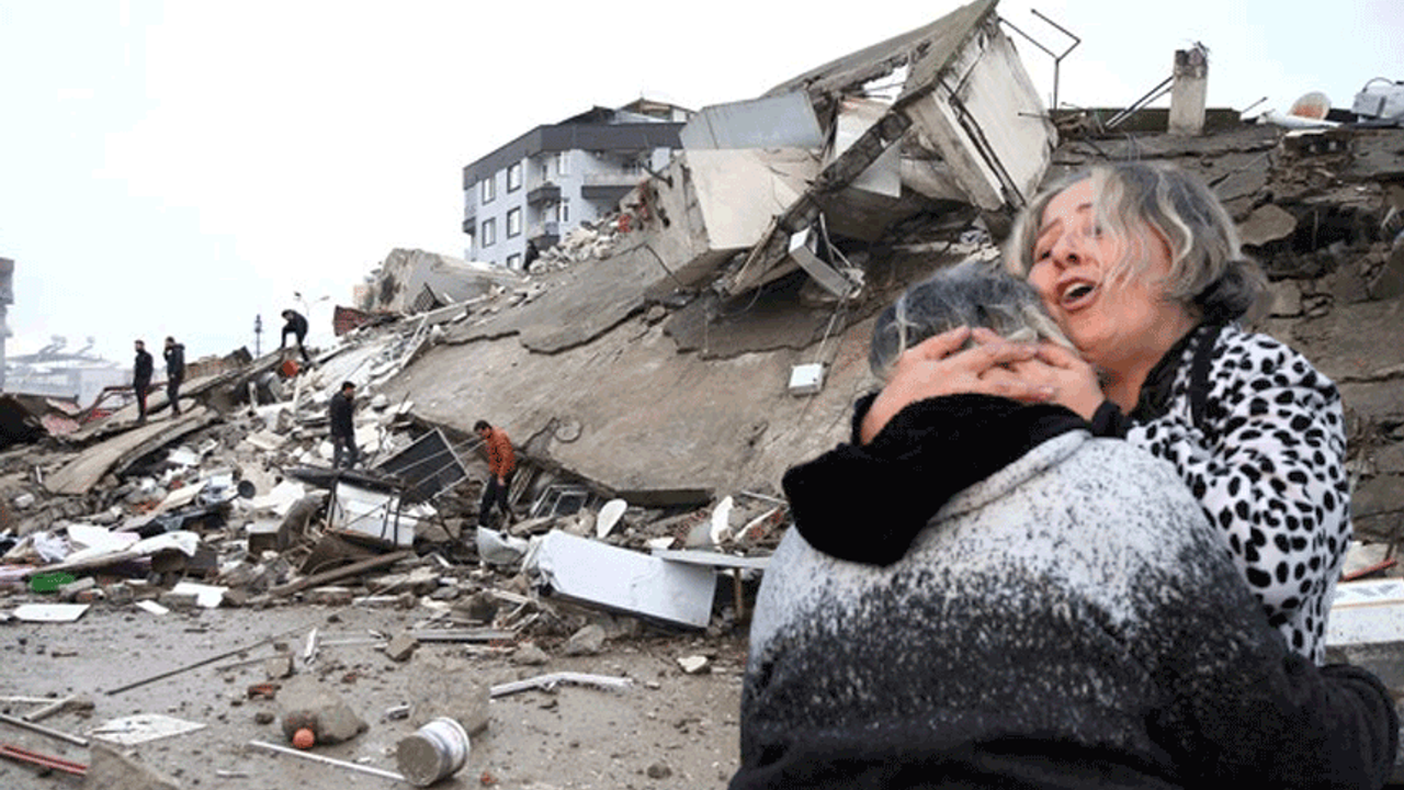 Deprem bölgesinde yüz Mehmetçik şehit oldu, ikisine de ulaşılamadı